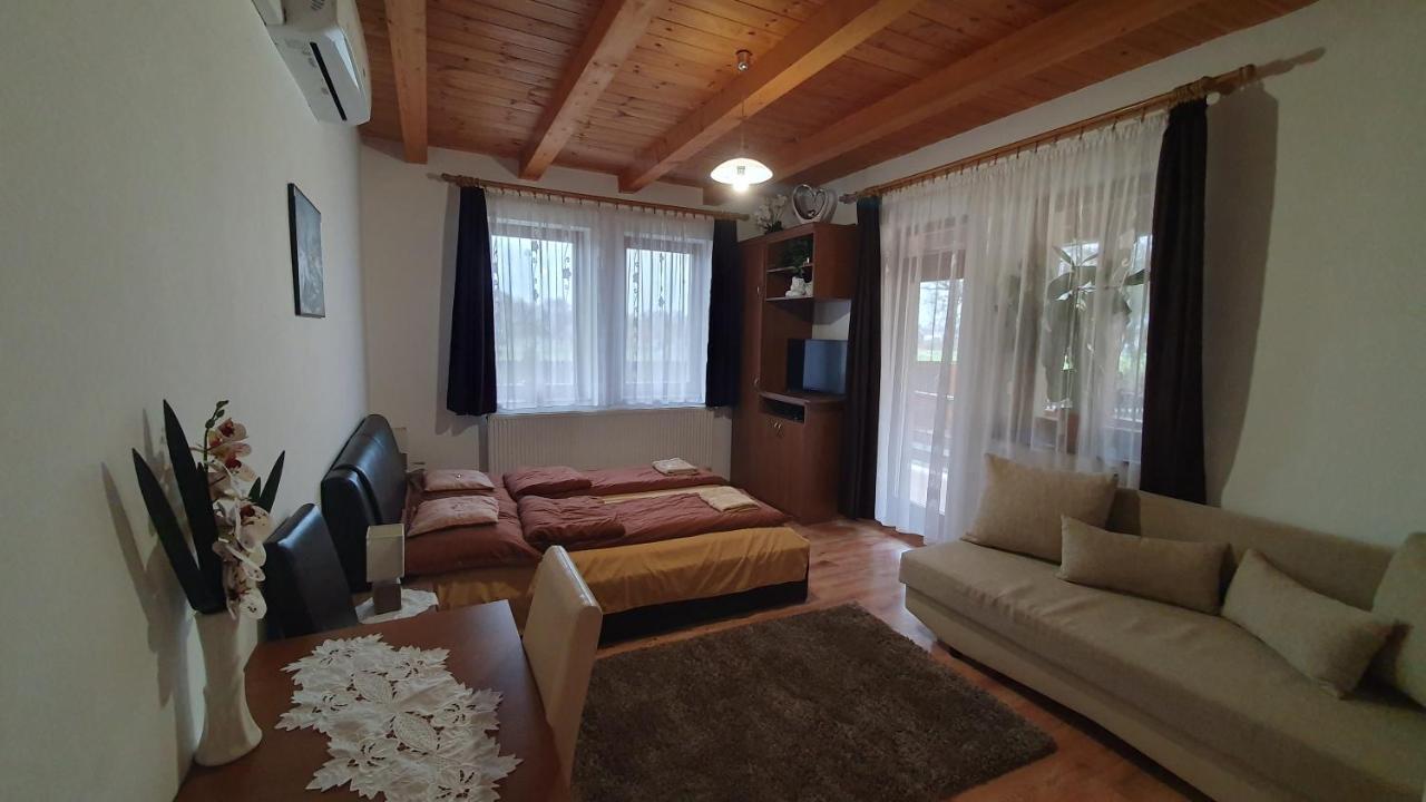 Hotel Kekszilva Vendeghaz Pap Exterior foto