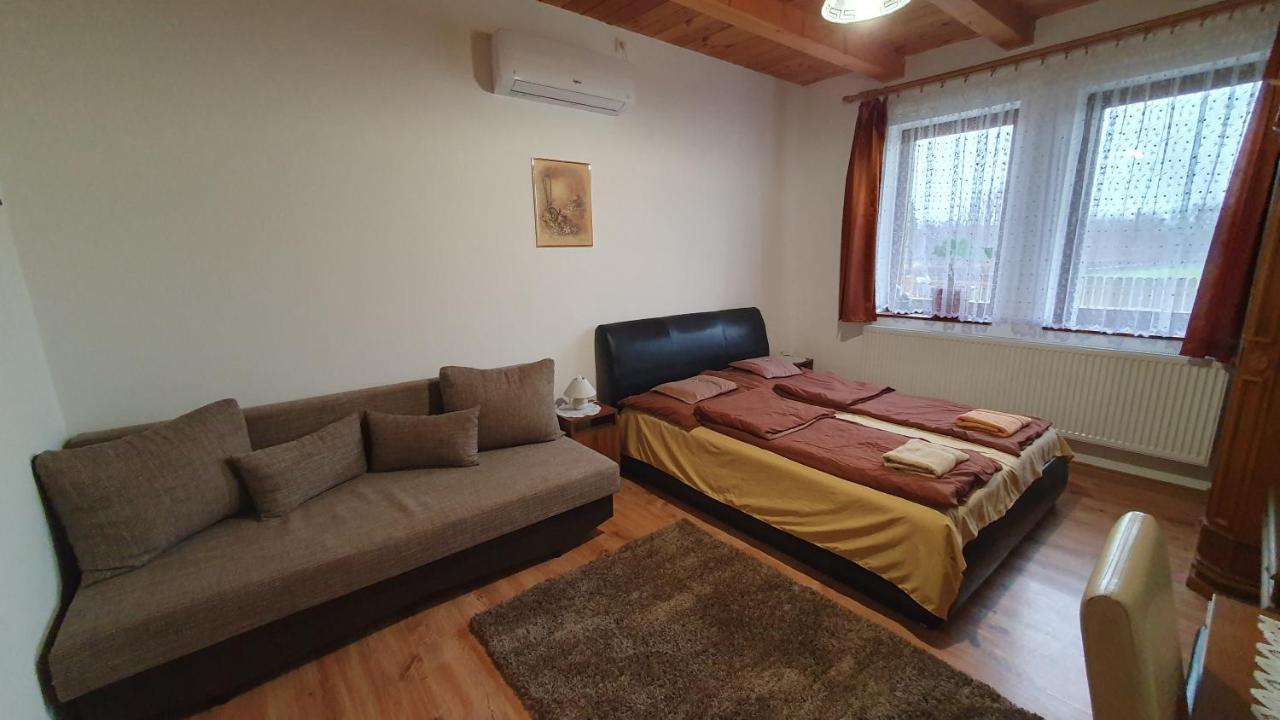 Hotel Kekszilva Vendeghaz Pap Exterior foto
