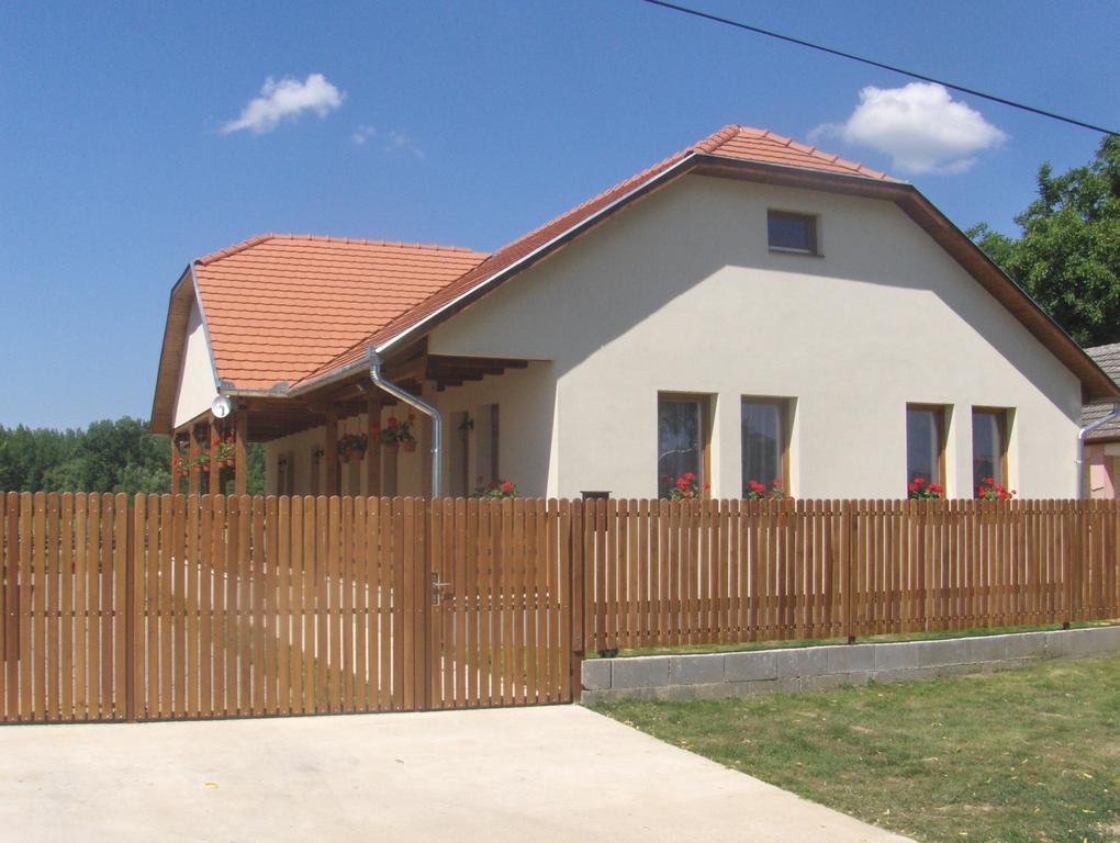 Hotel Kekszilva Vendeghaz Pap Exterior foto