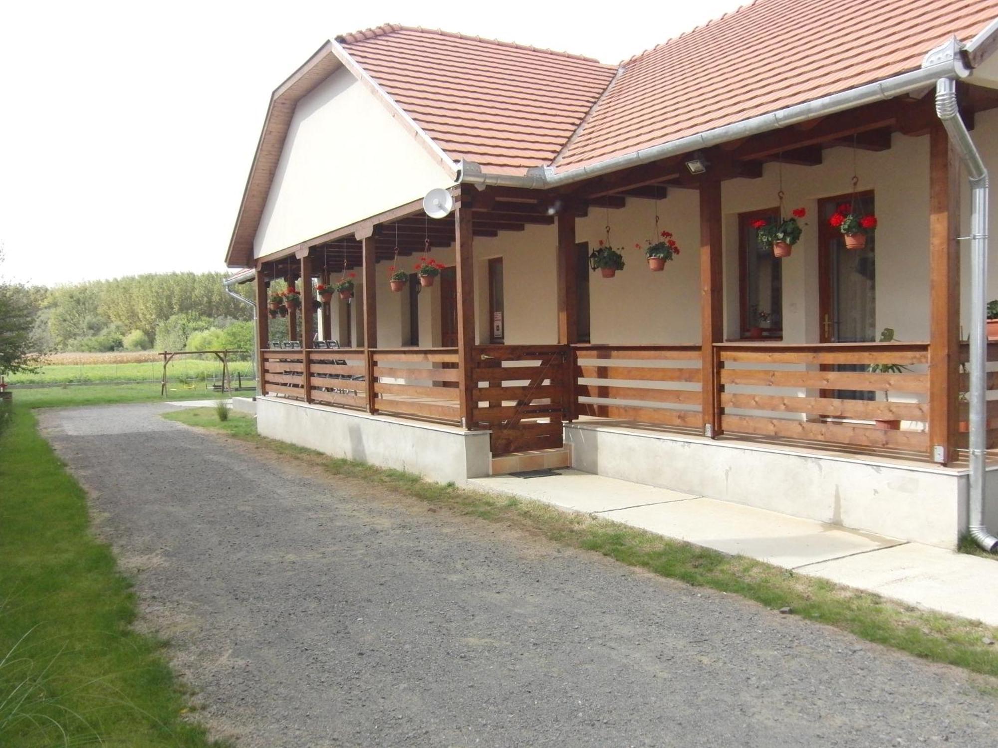 Hotel Kekszilva Vendeghaz Pap Exterior foto